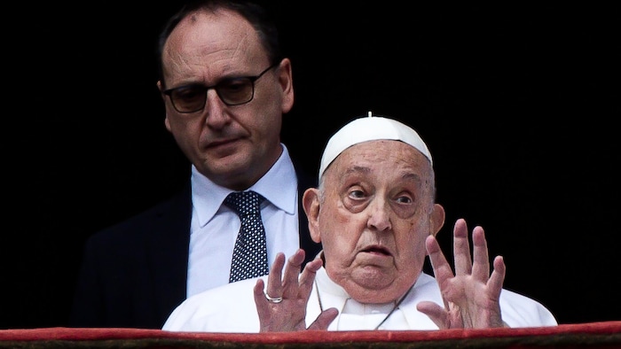Papst Franziskus mit seinem Pfleger Massimiliano Strappetti