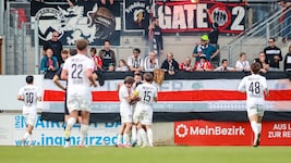 So kann‘s gehen: Amstetten jubelte vor den Fans der Admira. (Bild: GEPA)