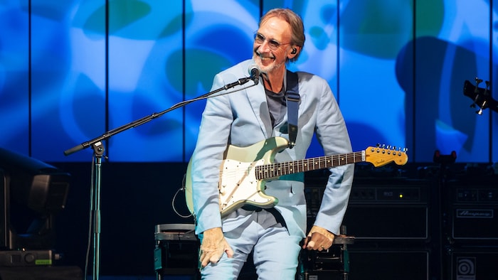 Am Ende hatte er nach Startschwierigkeiten leicht lachen: Mike Rutherford, das Mastermind der Top-Band.
