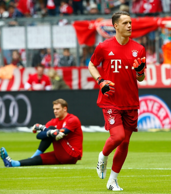 Ivan Lučić im Dress des FC Bayern – im Hintergrund die Torwart-Legende Manuel Neuer