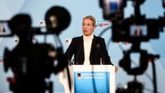 AfD-Chefin Alice Weidel ist Deutschlands kontroverseste Polit-Figur. (Bild: EPA/CHRISTOPH SOEDER)