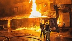 Keine Spur von Waffenruhe in der Ukraine (Bild: AFP/HANDOUT/UKRAINIAN EMERGENCY SERVICE)