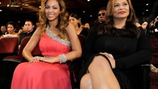Beyoncé und ihre Mutter Tina Knowles (Bild: AP/Chris Pizzello)