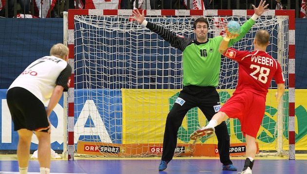 44 Jahre und kein bisschen müde – Handballer gab beeindruckendes Comeback. (Bild: GEPA)