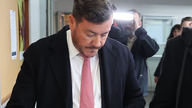 Der Immobilien-Jongleur wurde am Dienstag im Landl erneut der Haftrichterin vorgeführt. Benko bleibt vorerst hinter Gittern. (Bild: Birbaumer Christof)