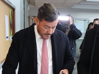 Der Immobilien-Jongleur wurde am Dienstag im Landl erneut der Haftrichterin vorgeführt. Benko bleibt vorerst hinter Gittern. (Bild: Birbaumer Christof)
