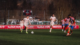 Marc Striednig (li.) und Kollegen spielen bisher eine starke Youth-League-Saison. (Bild: Fabian Weirather - FC Red Bull Salzburg)