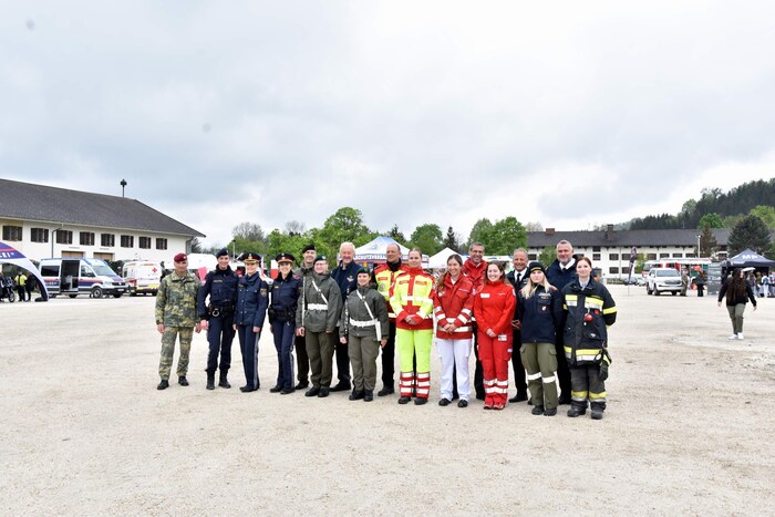 Diverse Organisationen mit einer Sichterheitsaufgabe präsentieren sich beim Girls‘Day