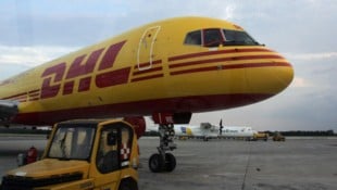 Ein Brandsatz in einem Paket ging glücklicherweise bereits am Boden in Flammen aus – sonst hätte es wohl einen Flugzeugabsturz im vergangenen Sommer gegeben. (Bild: Andi Schiel)