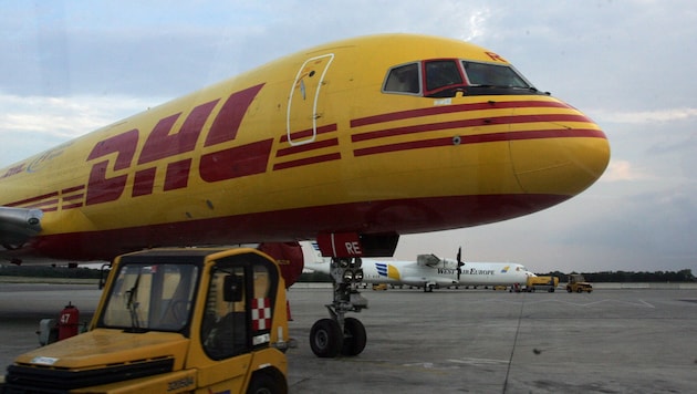 Ein Brandsatz in einem Paket ging glücklicherweise bereits am Boden in Flammen aus – sonst hätte es wohl einen Flugzeugabsturz im vergangenen Sommer gegeben. (Bild: Andi Schiel)