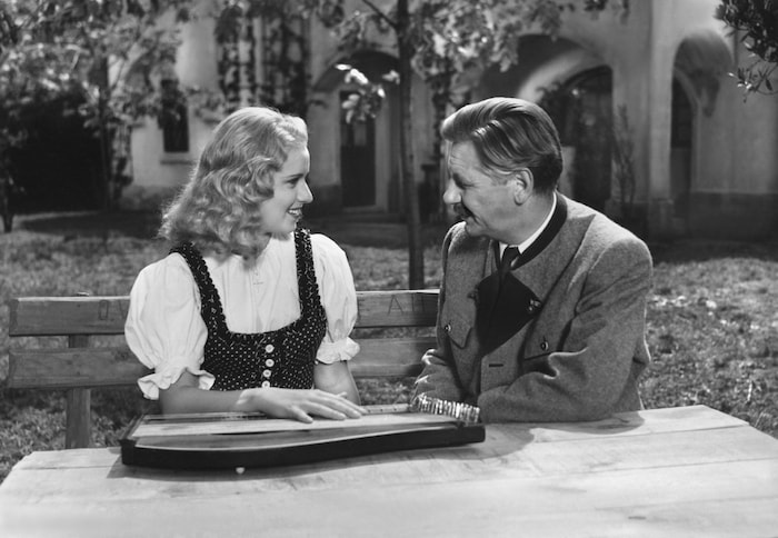 Waltraut Haas und Paul Hörbiger in „Der Hofrat Geiger“