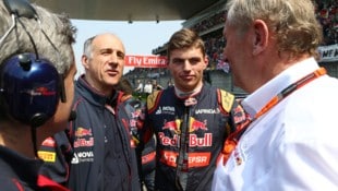 Franz Tost (hier neben Max Verstappen) ist bei Red Bull noch als Berater tätig.