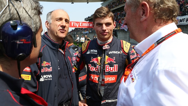 Franz Tost (hier neben Max Verstappen) ist bei Red Bull noch als Berater tätig.