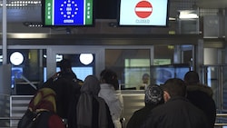 Einreisekontrolle in Wien-Schwechat – hier fliegen viele Fälle auf. (Archivbild)