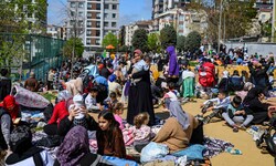Als die Erde bebte, rannten viele Bewohner von Istanbul ins Freie.