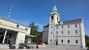 Hinter der Kahlenbergkirche befinden sich zahlreiche historische Bauten, die erhalten werden ...