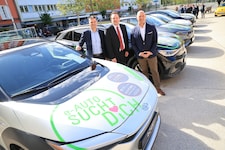 Ebenbichler, Zumtobel und Hesina (von links) bei der Präsentation der Aktion am Innsbrucker ...