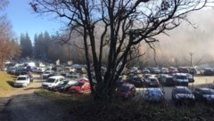 Der Parkplatz am Preiner Gscheid ist bei schönem Wetter fast immer vollständig ausgelastet. Parken für den ganzen Tag kostet hier 4 Euro. (Bild: Barbara Winkler)