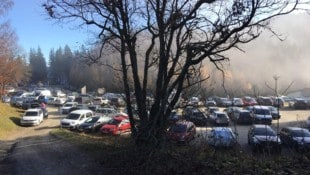 Der Parkplatz am Preiner Gscheid ist bei schönem Wetter fast immer vollständig ausgelastet. Parken für den ganzen Tag kostet hier 4 Euro. (Bild: Barbara Winkler)