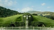 Seit 30 Jahren lockt der grüne Titan in Wattens die Besucher in seine Welt.
