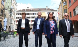 „Für ein Innsbruck mit Respekt und Verantwortung“: GR Christine Oppitz-Plörer, Klubobmann Franz ...