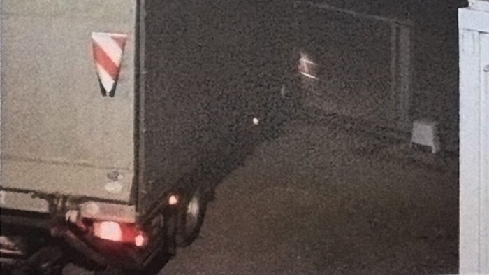 Hier durchstößt der Lkw das Eisentor. Kurz darauf endet die Fahrt.