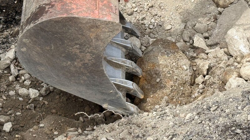 Ein Foto der Bombe, die gefunden wurde. (Bild: ZOOM Tirol)