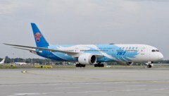 Chinas Regierung hat den Fluggesellschaften wieder erlaubt, Boeing-Flieger zu kaufen. Am Montag war eine Einigung mit den USA im Handelsstreit erzielt worden. (Bild: AP/Lakatos Peter)
