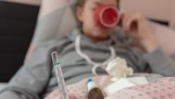 Wer krank ist, gehört ins Bett. Wer aber nur „tachiniert“, macht sich strafbar. (Bild: Brenek Malena)