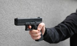 Der 15-Jährige richtete eine Softgun gegen seine Betreuerin (Symbolbild).