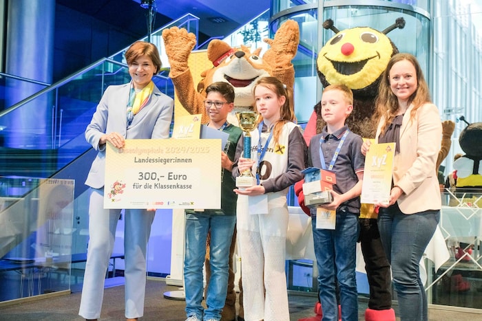 Generaldirektor-Stellvertreterin der RLB OÖ Michaela Keplinger-Mitterlehner (l.) und Isabell ...