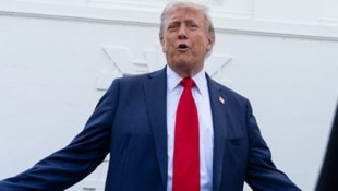 US-Präsident Donald Trump hat ein „bedeutendes“ Handelsabkommen mit einem „großen und hoch angesehenen Land“ angekündigt. (Bild: AP/Alex Brandon)