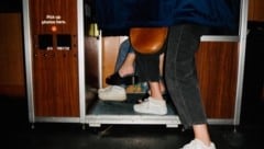 Die Jugendlichen wussten wohl nicht, dass Fotoboxbilder auch digital gespeichert werden. (Bild: delaneydotcom - stock.adobe.com)