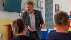 Die Fakten vom Bildungsdirektor ließen die Wogen hochgehen.  (Bild: Charlotte Titz)