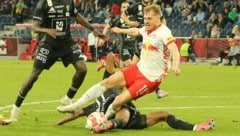 Vertessen geht zu Boden – diese Szene ließ die Emotionen hochkochen. (Bild: APA/KRUGFOTO)