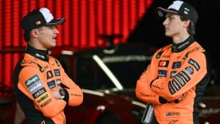 Kollegen und Rivalen: Lando Norris (l.) und Oscar Piastri (r.) (Bild: AFP/APA/MOHD RASFAN)