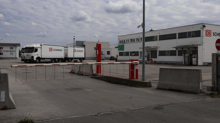 Weil die Firma Schenker abzusiedeln plant, versuchen nun Anrainer, den Bau der Spange 3 in Ried ...