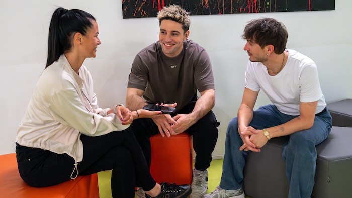 Rian (rechts) und Alexander Eder im Gespräch mit „Krone“-Redakteurin Jasmin Steiner.