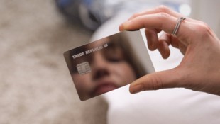 Die Bank bietet künftig auch Girokonten mit österreichischer Iban an. (Bild: Trade Republic)