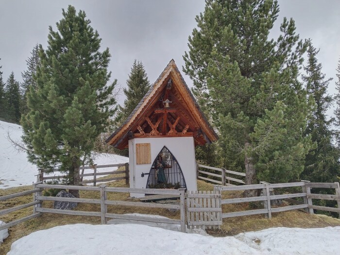 Die Kapelle gegenüber der Birgitzer Alm.