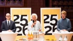 Johanna Möslinger, Interims-Chefin des Linzer Brucknerhauses, mit Bürgermeister Didi Prammer (li.) und Dramaturg Andreas Meier (Bild: Oliver Erenyi)