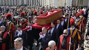 Der Körper von Papst Franziskus wurde mittels Thanatopraxie für die Beerdigungsfeierlichkeiten ...