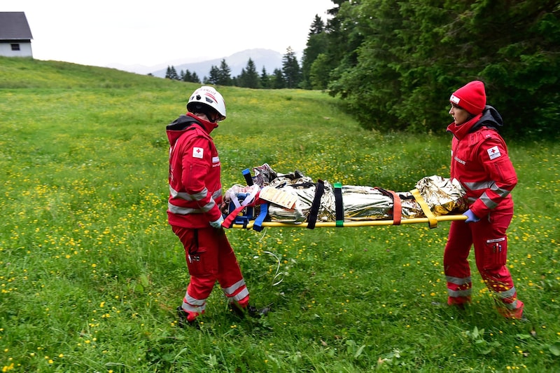8000 hauptberufliche Sanitäter packen beim Roten Kreuz an, als Schwerarbeit zählt das aber noch (!) nicht. (Bild: Österreichisches Rotes Kreuz)