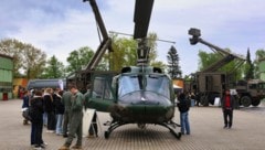 Vorstellung eines Transporthubschraubers des Bundesheeres AB212 vor Ort (Bild: Militärkommando Salzburg)