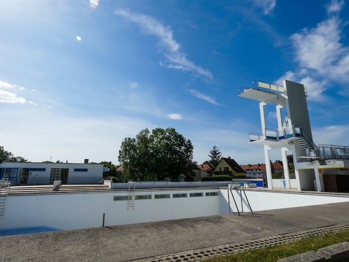 Der beliebte Sprungturm samt Becken im Ternitzer Freibad Blub bleibt heuer leider wieder ...