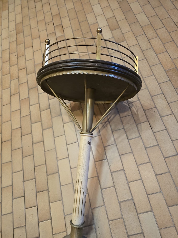 Diese Flaschenständer wurden in der Tschako vor 15 Jahren abgebaut und jetzt im Machsimum ...