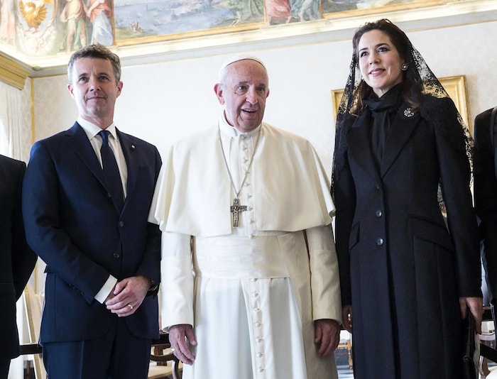 König Frederik und Königin Mary bei ihrer Audienz bei Papst Franziskus