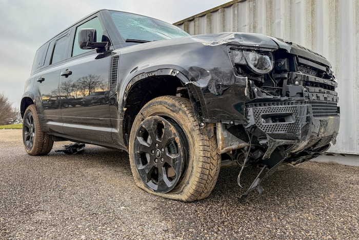 ... und nach einem anderen Einbruch mit einem teuren gestohlenen Land Rover in einen ...