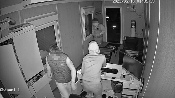 Im Mai 2023 war er mit Komplizen bei einem Einbruch bei einem Autohändler gefilmt worden ...