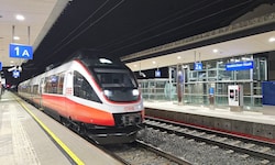 Am 15.12.2024 hielt der erste Zug bei der Haltestelle Seekirchen Stadt.